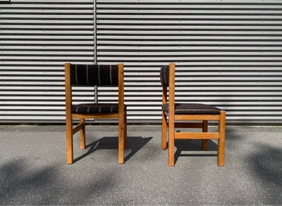 Spisebordsstol, Vintage Brutalist Pine Dining Chairs, set of 2
Vintage stole i massiv fyrretræ, dans