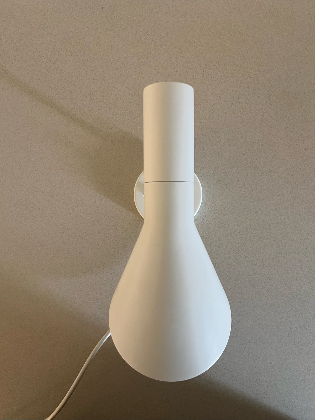 Arne Jacobsen, AJ Væg Næbet, væglampe