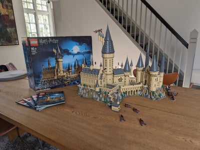 Lego Harry Potter, Hogwarts Slot 71043, Hej,

Sælger dette Hogwarts slot med tilhørende kasse og man