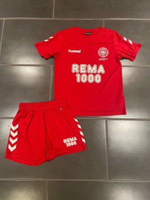 Fodboldsæt, Fodboldsæt, Hummel, str. 140, Fodboldsæt fra Hummel.
Enkelte brugsspor, se billede, men 