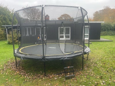 Trampolin, Salta trampolin, super stand

diameter 427cm (skulle jeg mene)

købt fra ny - godt 3 år g