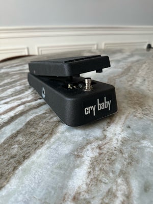 Cry Baby Wah Pedal, Jim Dunlop GCB95, Sælges da jeg ikke får den brugt længere. Den står som ny.

Mo
