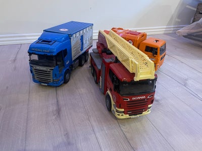 3 tre legetøjs lastbiler mærket Bruder , Bruder, 3 lastbiler der mangler lidt dele men fortjener at 