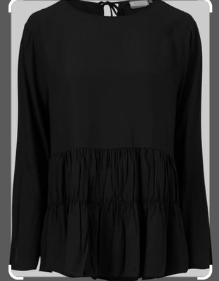 Bluse, Masai, str. 36, Sort, Modal, Ubrugt, Bia top fra Masai. Lange ærmer med slids og knaplukning,