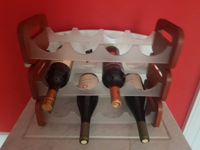 Vinreoler, Joy koncept, 16 stk vinreoler, hver med plads til 4 flasker.
Mål 43x16 cm.