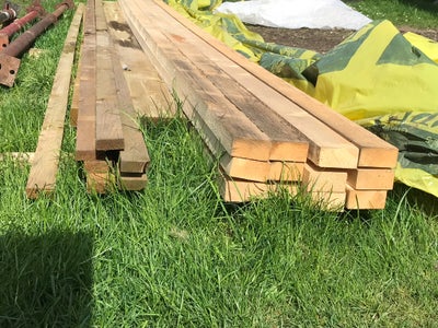Reglar, 12 stk reglar overskud fra byggeri . Købt Østerbro tømmerhandel .
MÅL: ca. 3,5 x 7,2  5,10m 