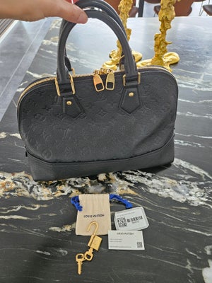 Anden håndtaske, Louis Vuitton, læder, Neo Alma Pm m.emp Noir
Tasken er fra d. 20.1.22 pg fejler int