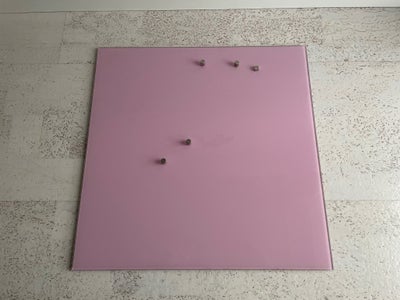 Whiteboard / Opslagstavle i glas, Opslagstavle der kan skrives på, og sættes magneter på 45 x 45 cm.