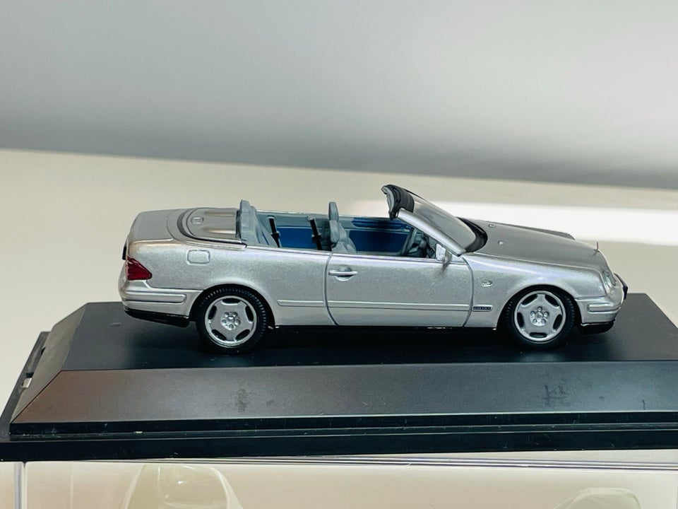 Modelbil, Minichamps Mercedes-Benz CLK Cabrio, skala 1:43