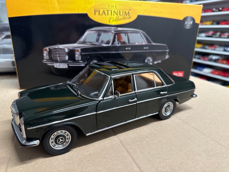 Modelbil, Mercedes Streg 8 Strich 8 Saloon 1/18, skala 1:18