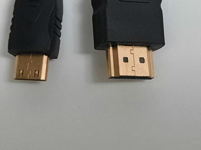 HDMI kabel, 1.5 m m., den er længde 1,5
skriv smspå dba
tlf .91682079