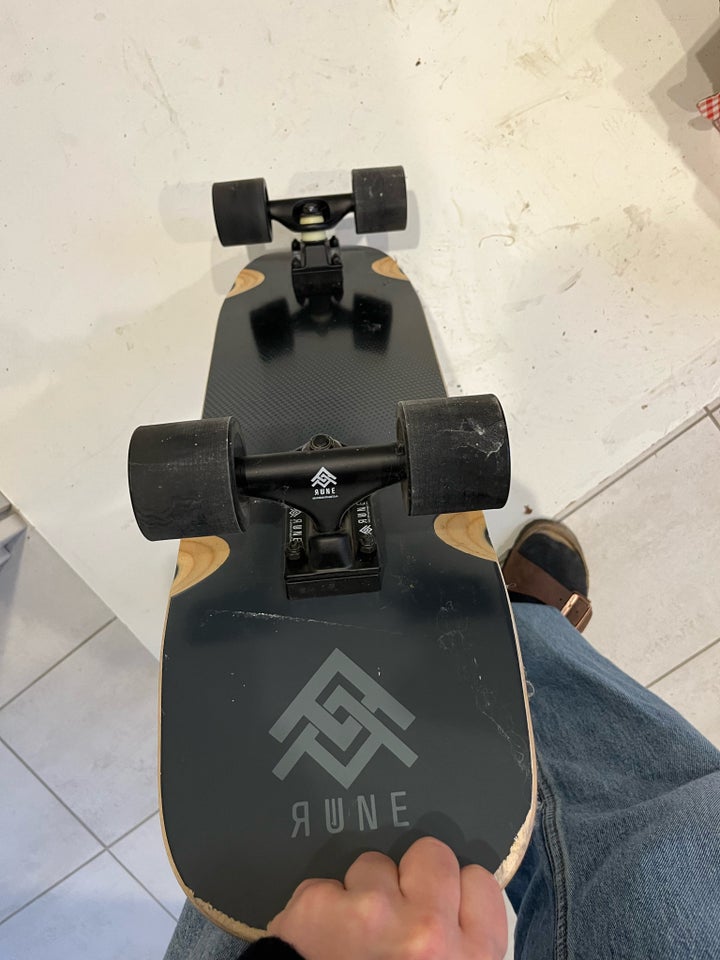 Skateboard, Rune