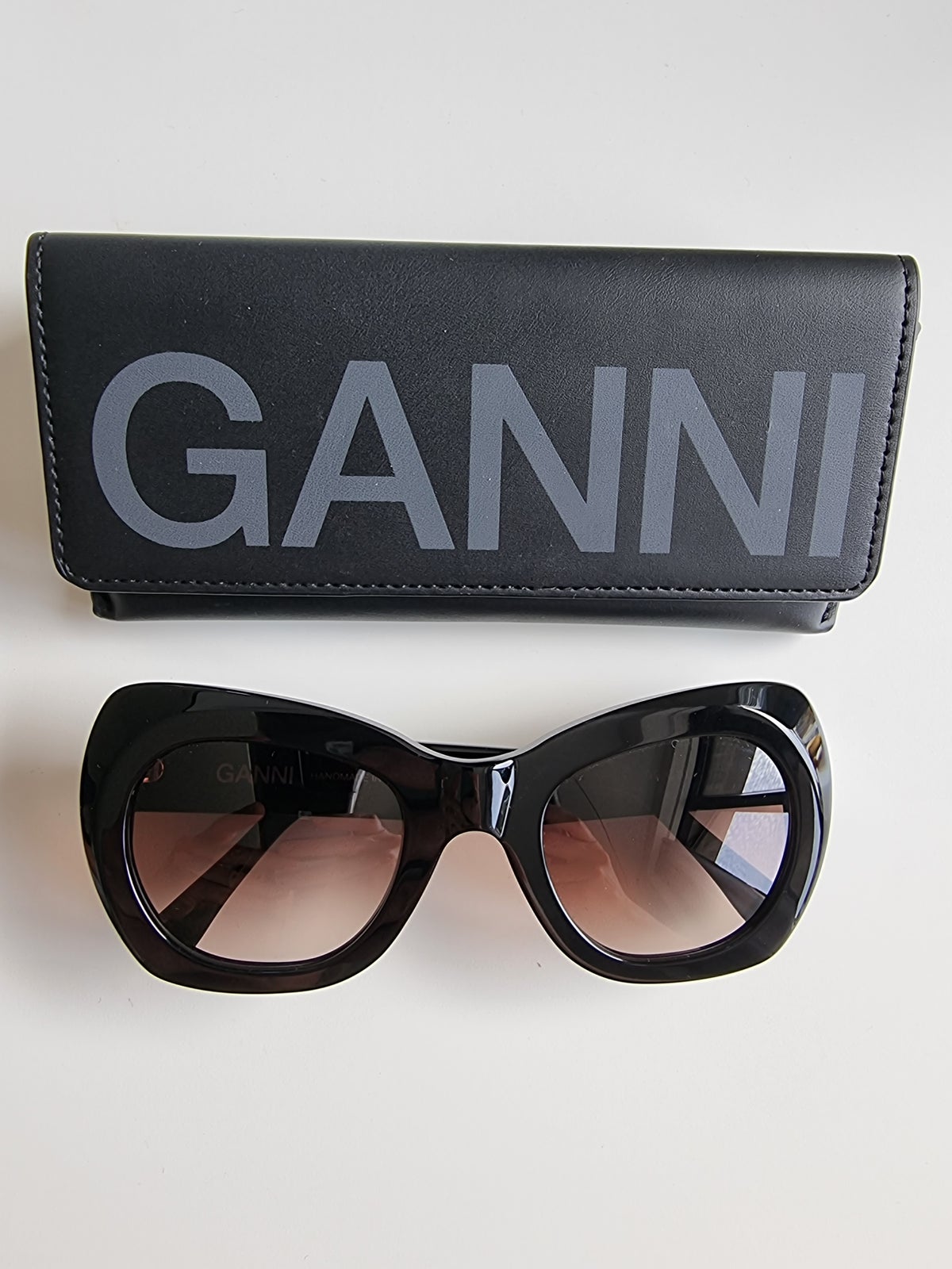 Solbriller dame, Ganni – dba.dk – Køb af Nyt og
