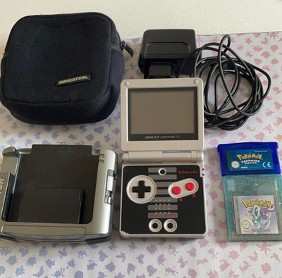 Nintendo Gameboy advance SP, Rimelig, Gameboy Advance SP med Pokemon spil
Pokemon Crystal
Pokemon Sa