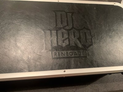Xbox 360, DJ HERO RENEGADE, God, DJ HERO RENEGADE Edition sælges, det bliver ikke brugt ??