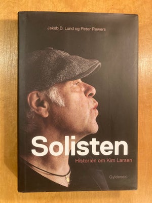 SOLISTEN, Jakob D. Lund og Peter Rewers, Hardback med smudsomslag - superpæn stand.
Kan sendes for 4