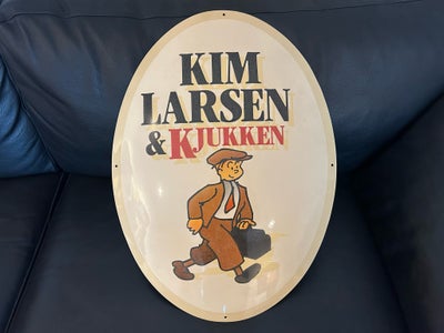 Skilte, Kim Larsen & Kjukken, Emaljeskilt fra 1996. Få eksemplarer lavet i forbindelse med udgivelse