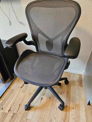 Anden arkitekt, Herman Miller, Kontorstol, Herman Miller - Aeron Chair Remastered B.

Stolen står so
