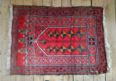 Løse tæpper, 4 ægte persiske tæpper.
1: 145 x 97 cm.
2: 84 x 47 cm.
3: 73 x 45 cm.
4: 63 x 42 cm. (V