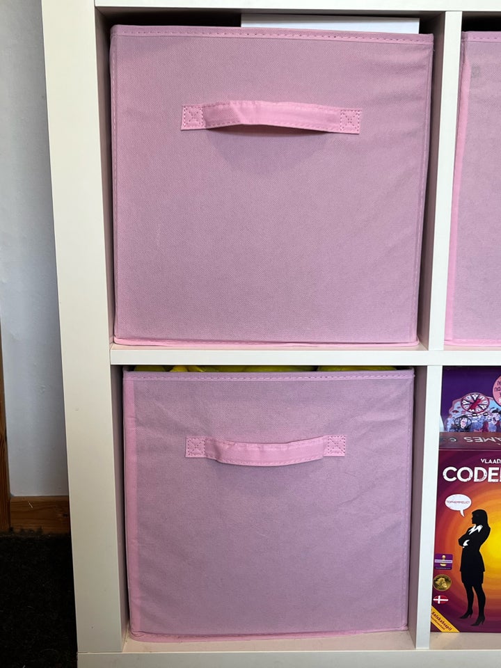 6 lyserøde kasser