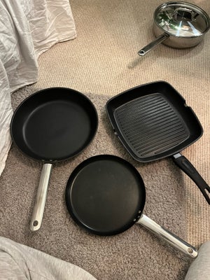 Pandesæt , Ikea, Almindelig pande 
Grilpande 
Pandekage pande 

Alle købt i Ikea og kun brugt få gan