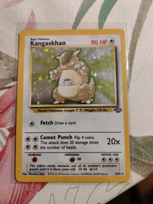 Samlekort, Kangaskhan 5/64 holo, Sjældent pokemon kort fra Jungle serien.

Kan sendes med GLS på køb