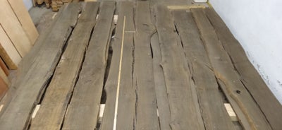 Planker, Moseeg,  5 - 7000 år gammelt fundet og opskåret i 1972. Opbevaret seneste 25 år i tørt loka