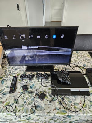 Playstation 3, God, Playstation med 32" Thomson tv med diverse tilbehør. 
3 controller. 
Guitarerne.