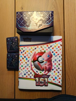 Samlekort, Pokemon mappe med kort i, Pokemon mappe med kort i 

En tom etb til opbevaring og 2 uåbne