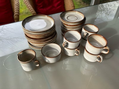 Keramik, Kaffestel, Ukendt, Brugt stel til 6
Med flødekande og sukkerskål
en enkelt kop har skår 