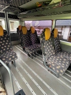 9 personers bus m. Lift brugt til handicapkørsel.