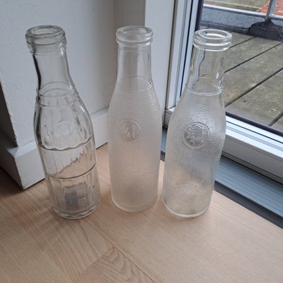 Flasker, Mælkeflasker 0.5 L, 3 mælkeflasker i god vintagestand
Sælges samlet til 80,-