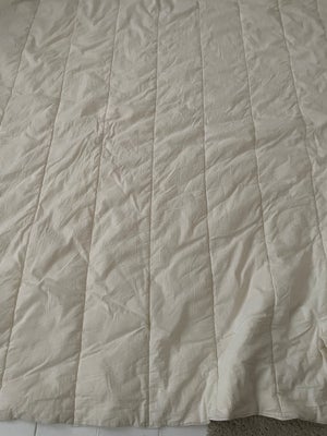 Vattæppe, Dejligt stort vat tæppe til dobbelt seng. Mål:195x180cm Kan også bruges som sengetæppe.