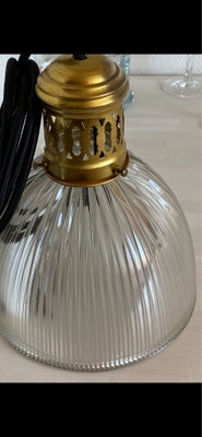 Pendel, Fransk Vintage, Super smuk lampe
Fransk vintage
Smuk i glas med messing
Porcelæns fatning
Ty