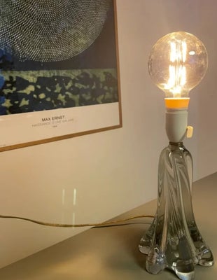 Anden bordlampe, Virkelig smuk fransk vintage bordlampe i krystalglas - 1950’erne. Mærke: Vannes Le 