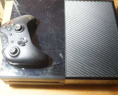 Xbox One, Xbox One konsol inklusiv strømkabel og controller. Konsollen er testet og virker.

Afhentn