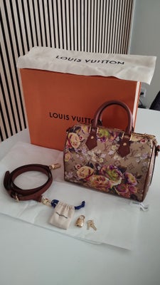 Skuldertaske, Louis Vuitton, Nu har du muligheden for at eje et unikum, en meget sjælden taske fra L