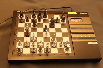 Mephisto Chess Challenger, Skakcomputer, Klassisk skakcomputer fra ca. 2004, produceret af Saitek.

