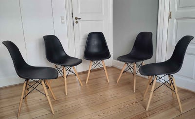 Spisebordsstol, b: 46 l: 83, 5 spisebordsstole

Samlet pris: 750 kr. 

Kan afhentes i Aarhus.