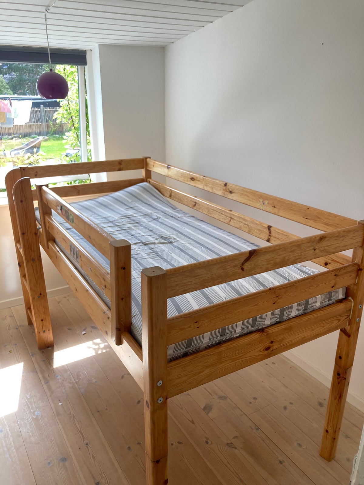 Halvhøj seng, Flexa seng, b: 100 cm l: 220 cm
