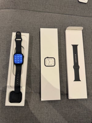 Smartwatch, Apple, Apple Watch Series 7 midnight 45 mm med eSIM (Cellular) sælges
Sælger mit Apple W