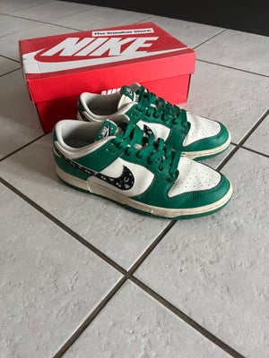 Sneakers, str. 43, Nike,  Næsten som ny, Nike dunk lottery   
Købt til jul 2022
Gået med meget lidt 
