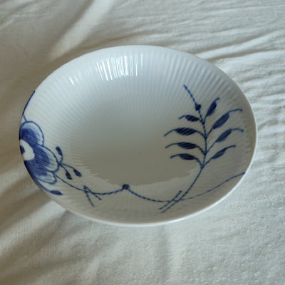 Porcelæn, Skål, Royal Copenhagen, Royal Copenhagen Musselmalet skål.
Blue fluted mega.
35 cl.
Diamet