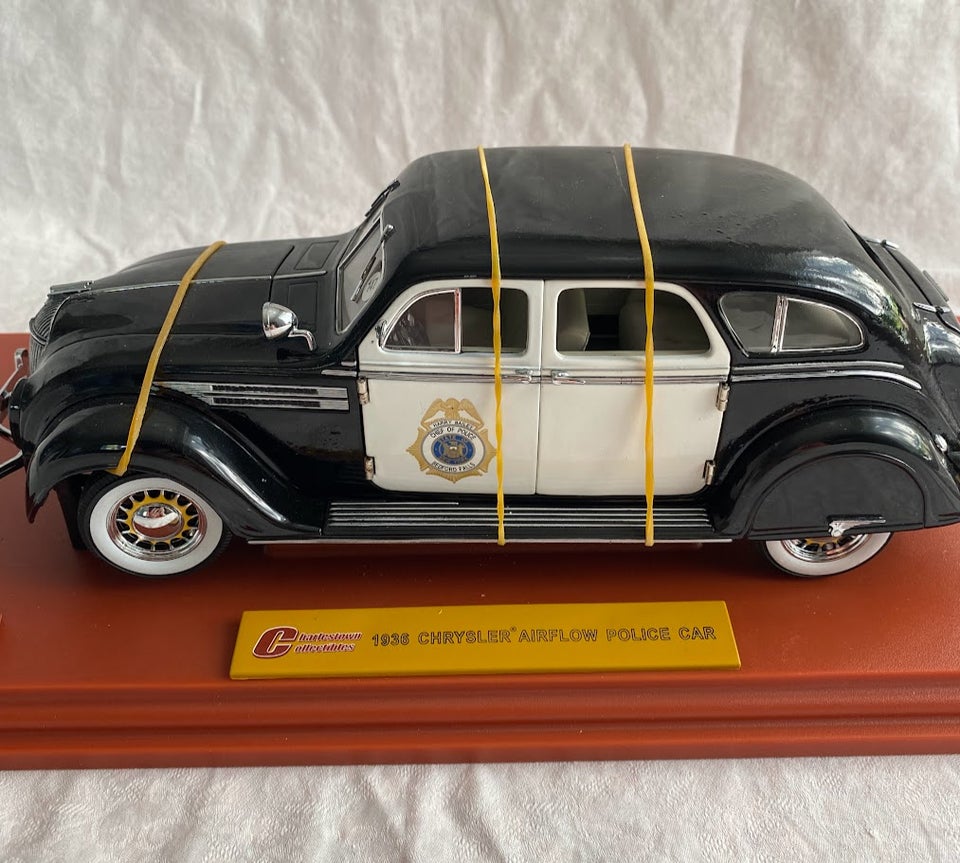 Modelbil, Chrysler Airflow Police Car. 1936. Signature,