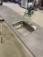 Køkkenbordplade med underlimet vask