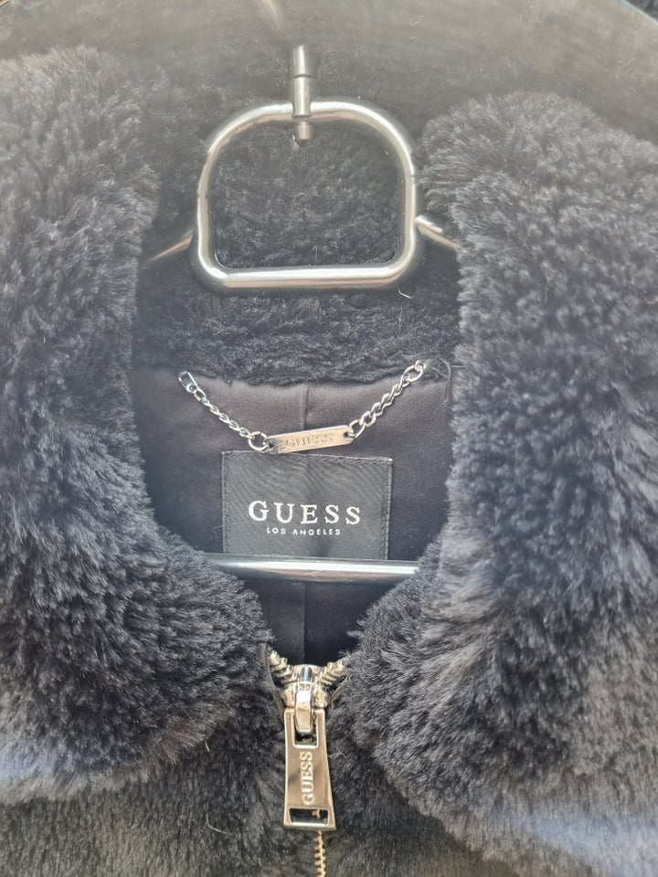 Pels, str. 36, Guess