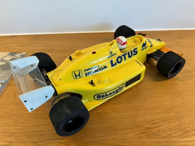 Fjernstyret bil, Tamiya 58068 Lotus Honda 99T RC bil sælges.
Bilen blev i sin tid kørt af Ayrton Sen
