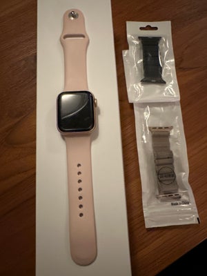 Smartwatch, Apple, 
Apple Watch Series 5 i str. 40mm rosaguld med original gummirem, samt to uorigin