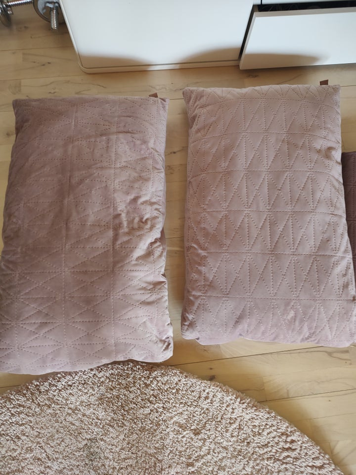 Andet tæppe, Tæpper puder og sengetæppe