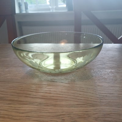 Glas, Skål, 
4 stk. glas skåle.
H 5,5 cm
Ø 17 cm